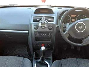 kibris-araba-com-kktc-araba-bayi-oto-galeri-satilik-arac-ilan-İkinci El 2009 Renault  Megane  1.6