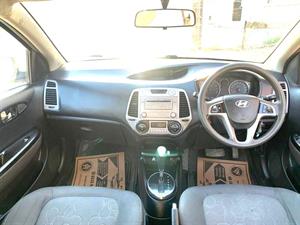 kibris-araba-com-kktc-araba-bayi-oto-galeri-satilik-arac-ilan-İkinci El 2012 Hyundai  i20  1.4