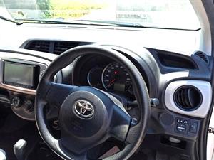 kibris-araba-com-kktc-araba-bayi-oto-galeri-satilik-arac-ilan-İkinci El 2013 Toyota  Vitz  1.3.
