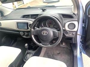 kibris-araba-com-kktc-araba-bayi-oto-galeri-satilik-arac-ilan-İkinci El 2013 Toyota  Vitz  1.3