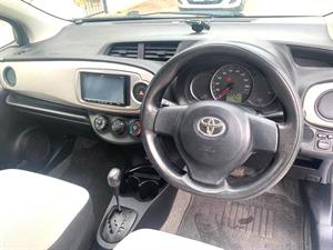kibris-araba-com-kktc-araba-bayi-oto-galeri-satilik-arac-ilan-İkinci El 2013 Toyota  Vitz  1.3