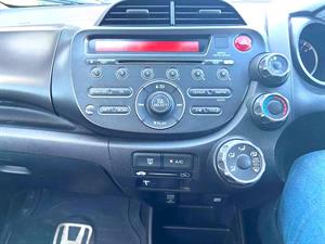 kibris-araba-com-kktc-araba-bayi-oto-galeri-satilik-arac-ilan-İkinci El 2015 Honda  Jazz  1.3