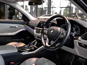 kibris-araba-com-kktc-araba-bayi-oto-galeri-satilik-arac-ilan-Plakasız 2 El 2020 BMW  3-Serisi  330e M Sport